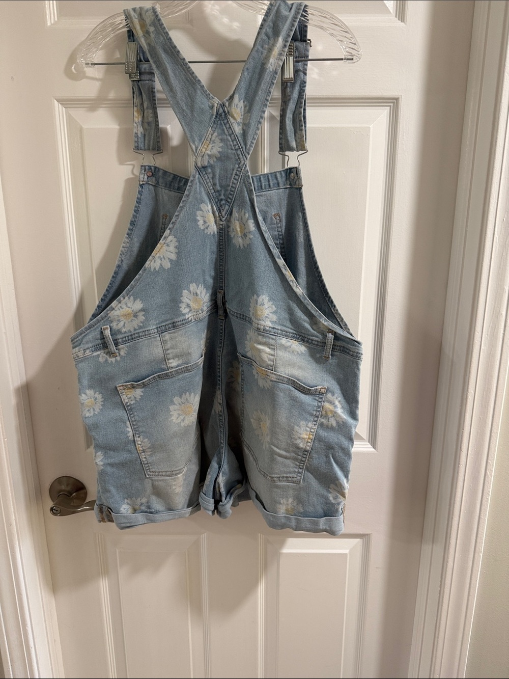 No Boundaries Light Blue Daisy Print Denim Short Overalls - Picture 2 of 4